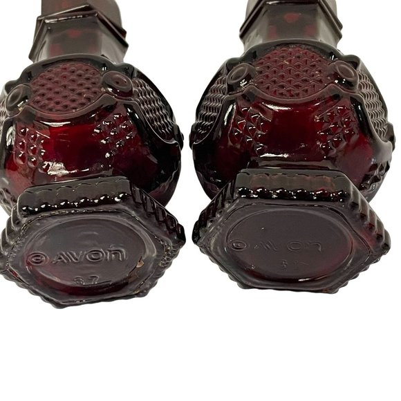 Vintage Avon Salt & Pepper Shaker Cape Cod Circa Ruby Red 1984 4 1/3" 12 oz - Picture 5 of 6